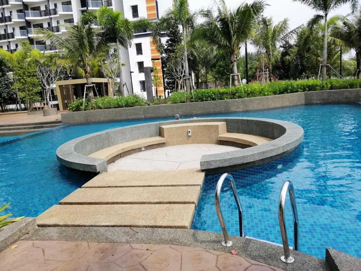 Timurbay Seafront Residence By Hardinahomes Kuantan Zewnętrze zdjęcie